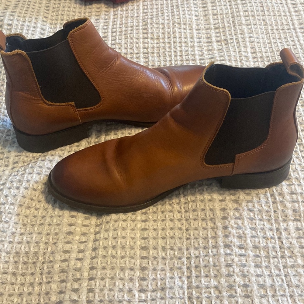 Chelsea Style Shoes from Spain size 41 compared to size 10 Good Condition